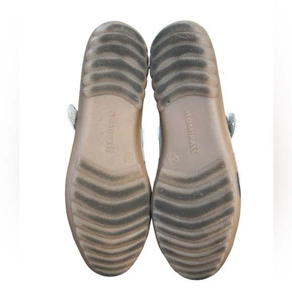 Romika Women’s 39 (8 1/2) Bahamas Silver Leather Mary Jane Shoes, Romika Flats - Picture 11 of 16
